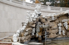 Schlosspark_Schönbrunn_Obeliskbrunnen_2.JPG